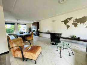 Xxl House With Free Parking & 3 Bedrooms